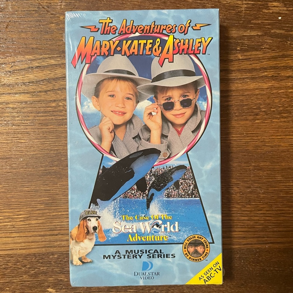 The Adventures of Mary-Kate & Ashley—The Case of The Sea World Adventure VHS